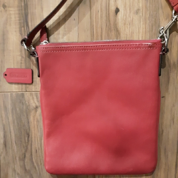 Coach Hot Pink Leather Crossbody Bag. - Picture 7 of 8